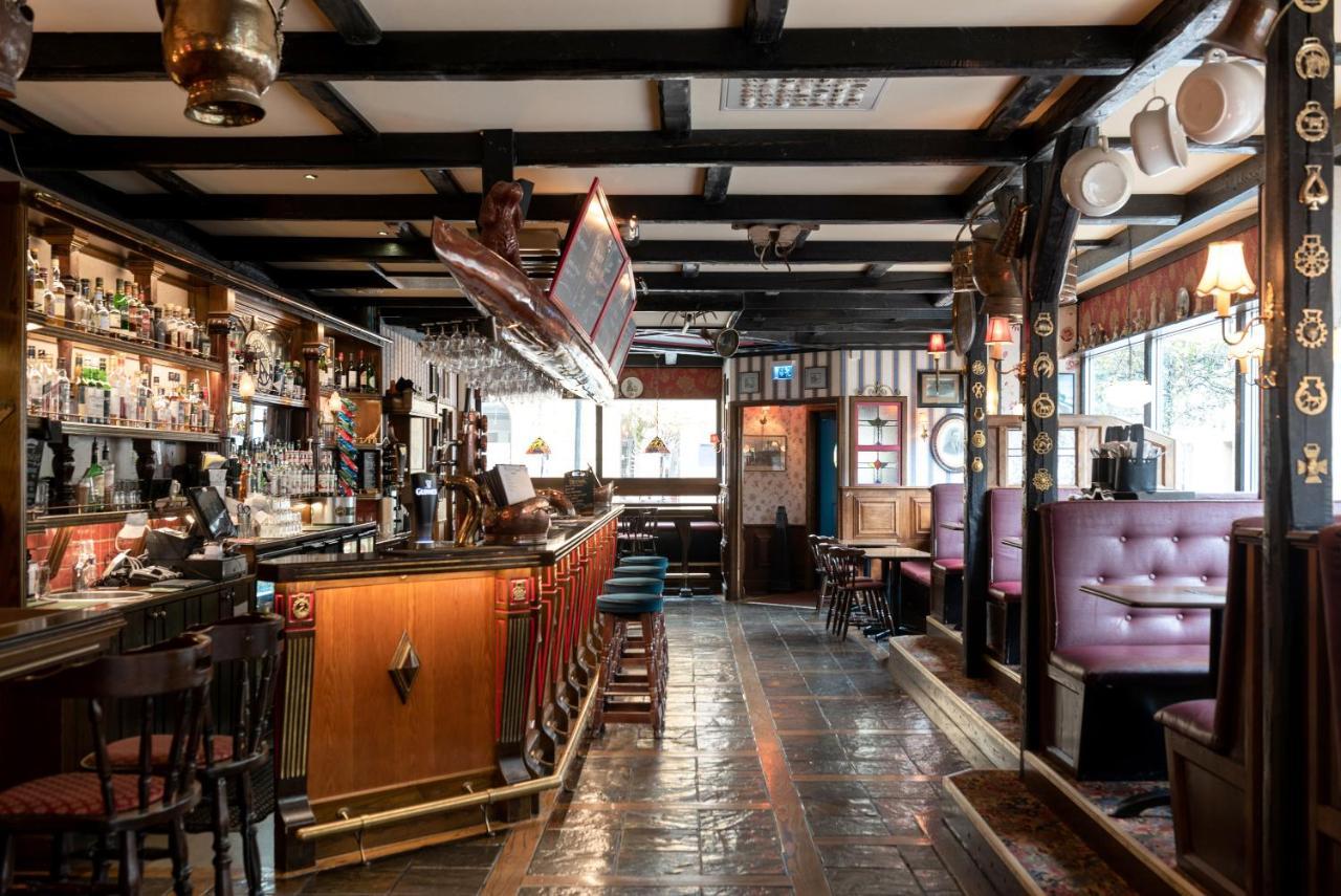 Hotel Bishops Arms Koeping Екстериор снимка