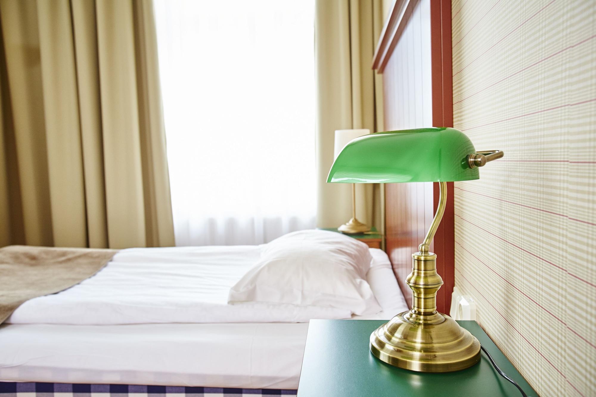 Hotel Bishops Arms Koeping Екстериор снимка