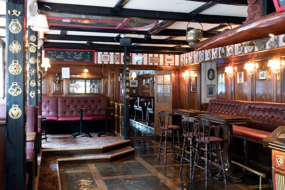 Hotel Bishops Arms Koeping Екстериор снимка