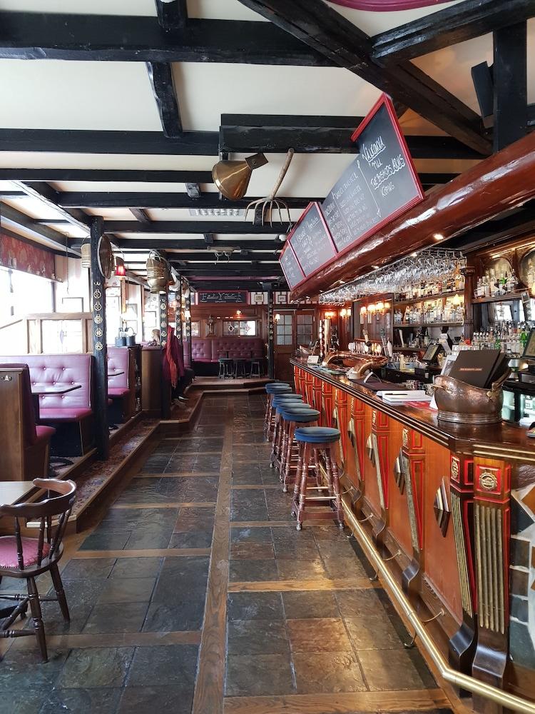 Hotel Bishops Arms Koeping Екстериор снимка