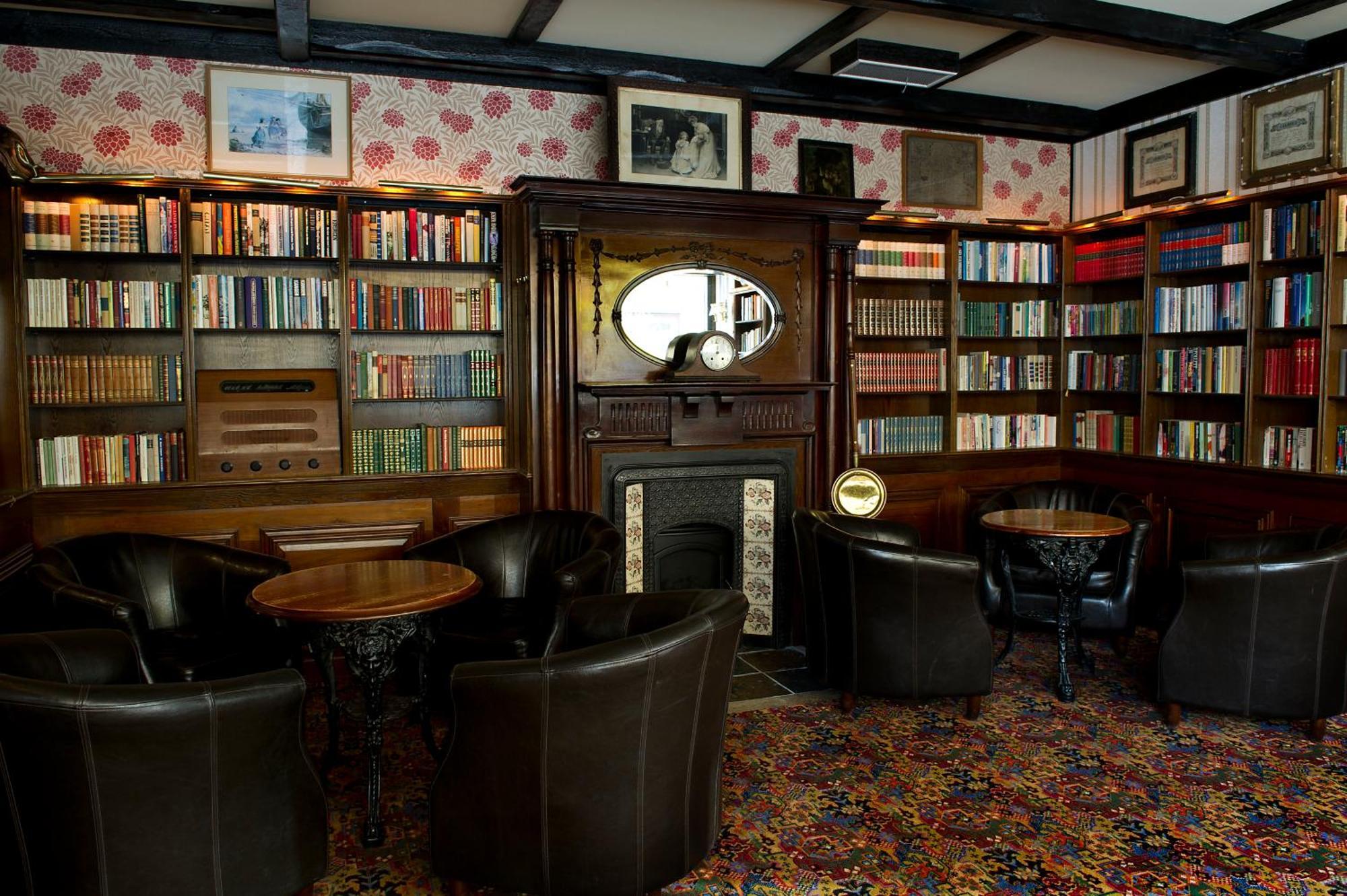 Hotel Bishops Arms Koeping Екстериор снимка