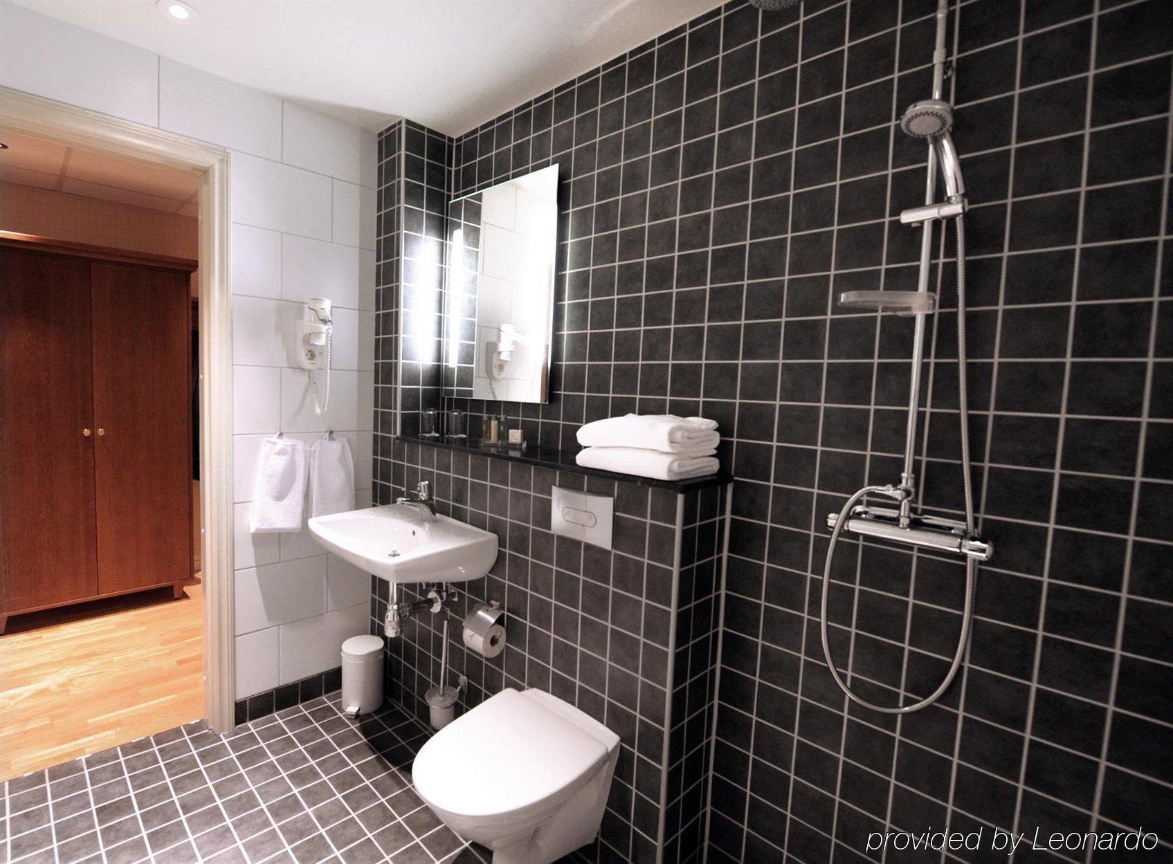 Hotel Bishops Arms Koeping Екстериор снимка