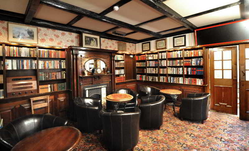 Hotel Bishops Arms Koeping Интериор снимка