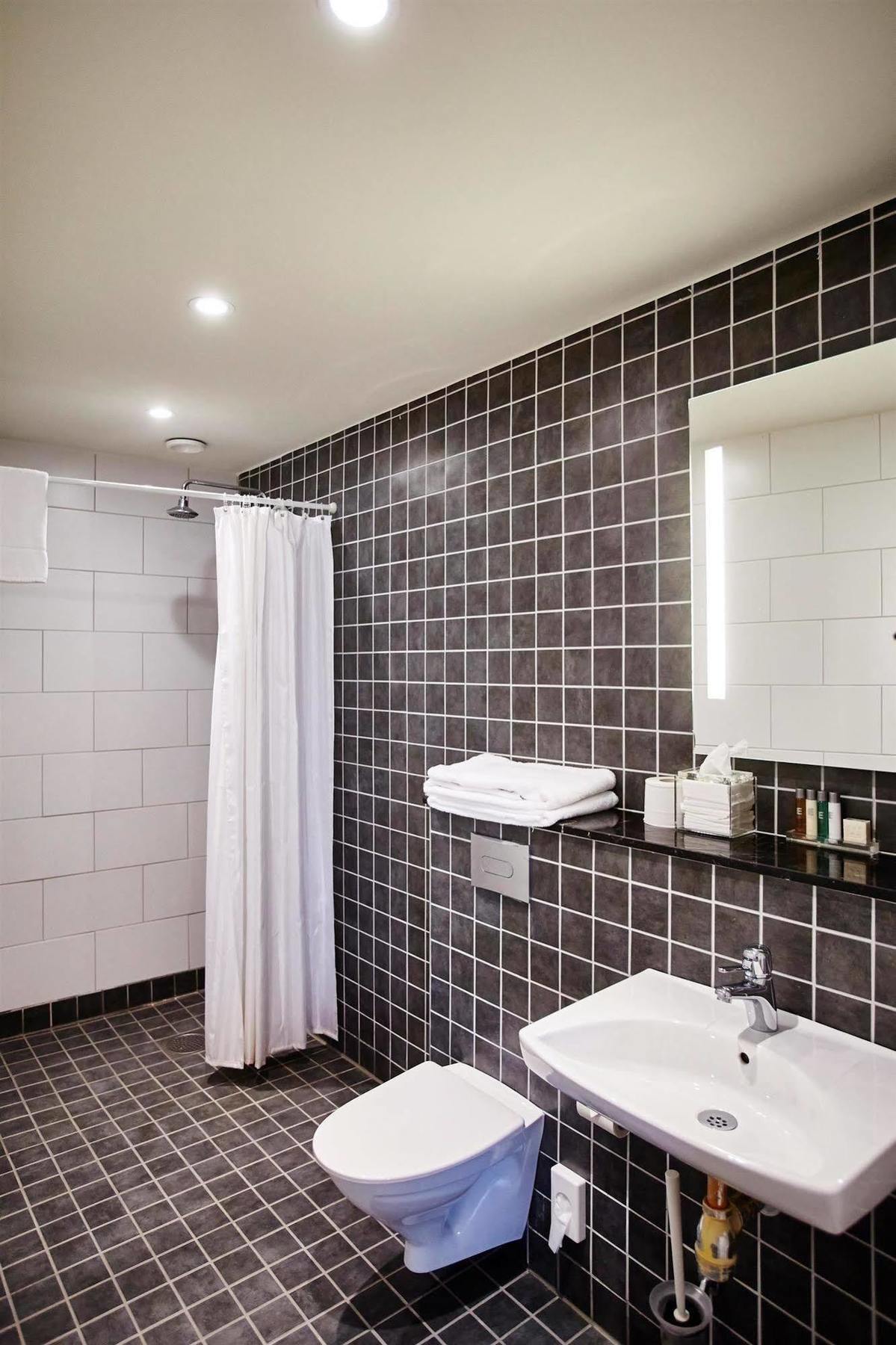 Hotel Bishops Arms Koeping Екстериор снимка