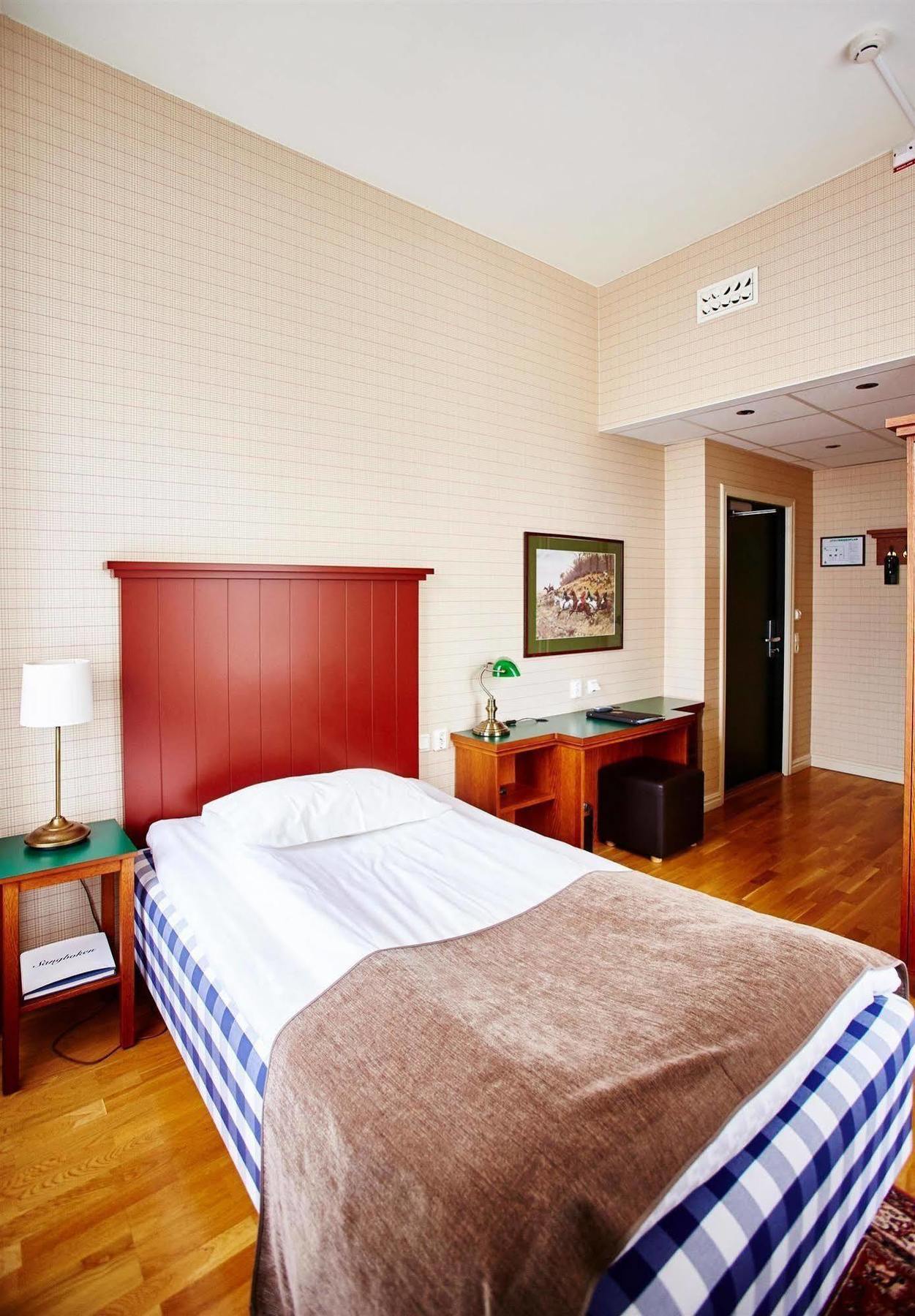 Hotel Bishops Arms Koeping Екстериор снимка