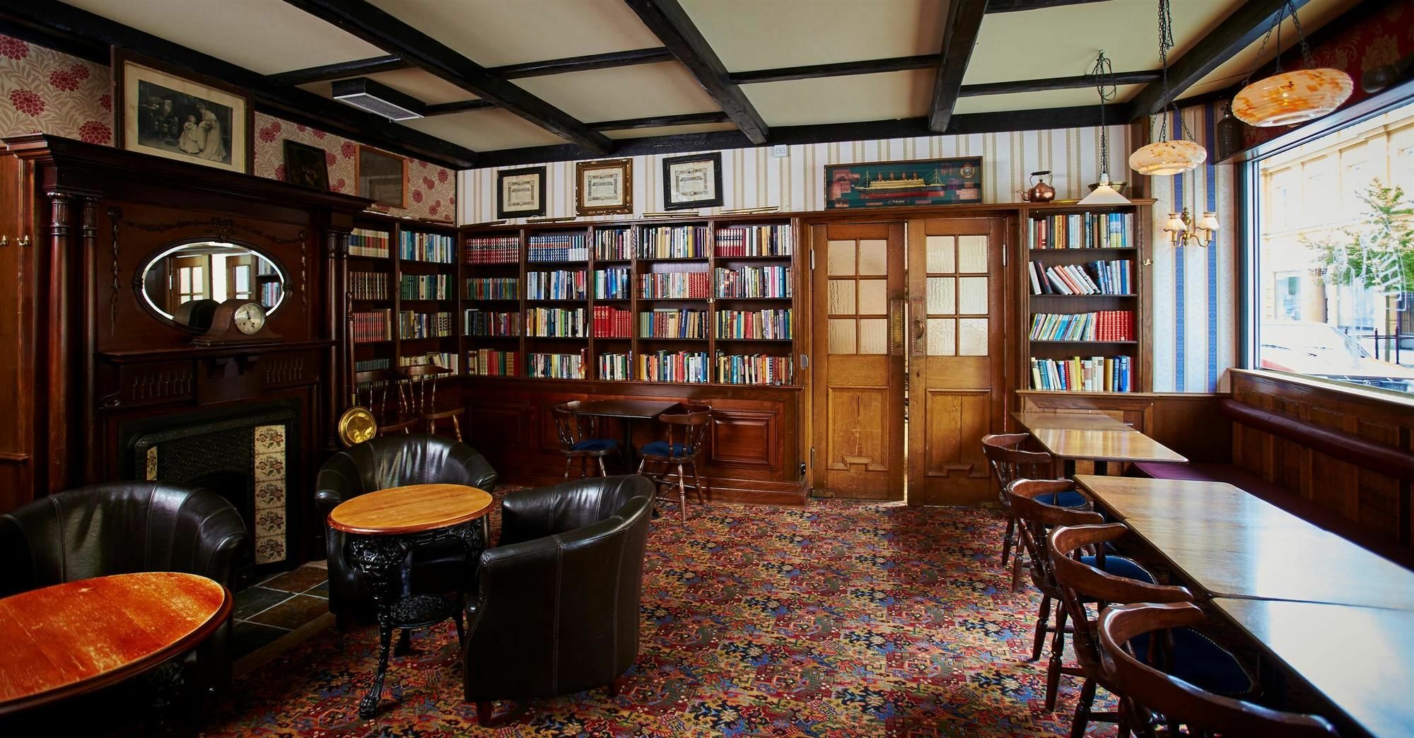 Hotel Bishops Arms Koeping Екстериор снимка