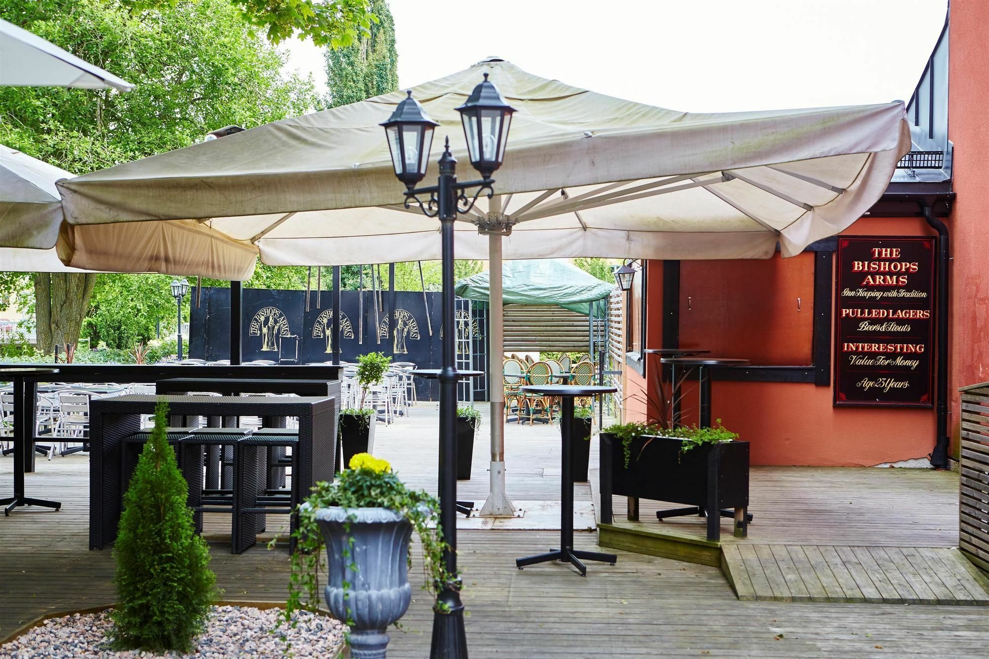 Hotel Bishops Arms Koeping Екстериор снимка